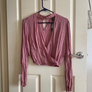 Forever21 Low Neckline Long Sleeve Top with Collar in Size Small - NWT!